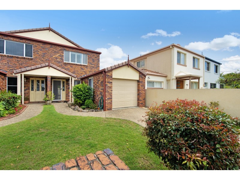 2/8 Rosalind Avenue, Paradise Point QLD 4216