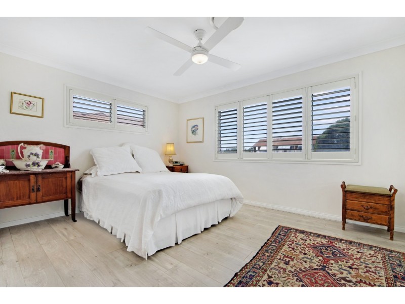 2/8 Rosalind Avenue, Paradise Point QLD 4216