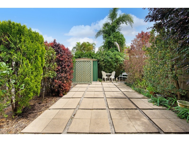 2/8 Rosalind Avenue, Paradise Point QLD 4216