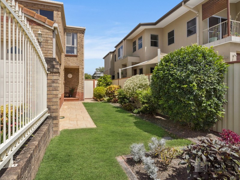 2/38A Middle Street, Labrador QLD 4215