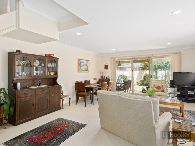 2/38A Middle Street, Labrador QLD 4215