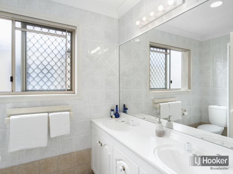 2/38A Middle Street, Labrador QLD 4215