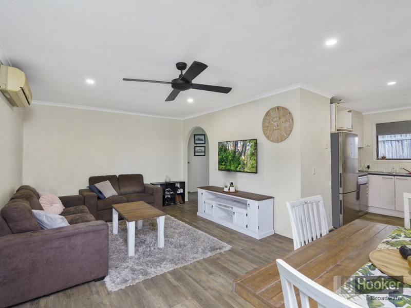 2/320 Government Road, Labrador QLD 4215