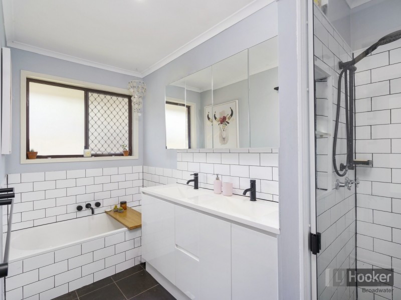 2/320 Government Road, Labrador QLD 4215