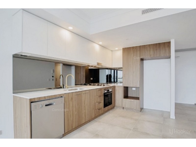 1105/372-374 Marine Parade, Labrador QLD 4215