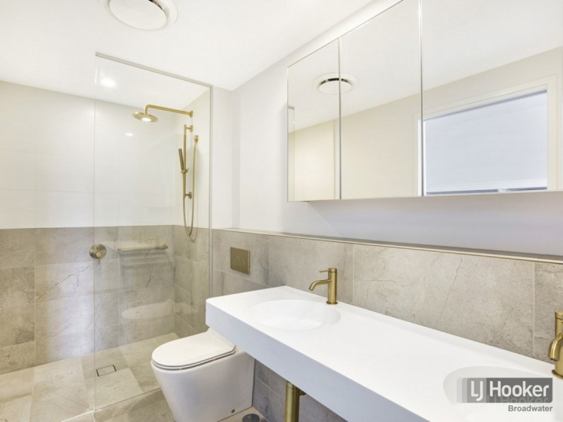 1105/372-374 Marine Parade, Labrador QLD 4215