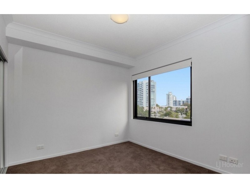 1105/372-374 Marine Parade, Labrador QLD 4215