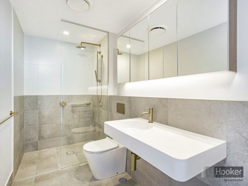 1105/372-374 Marine Parade, Labrador QLD 4215