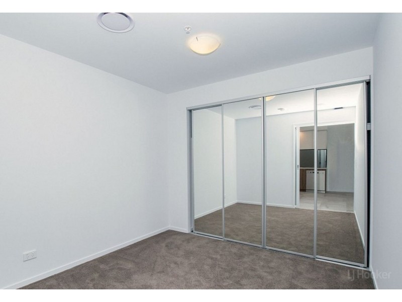 1105/372-374 Marine Parade, Labrador QLD 4215