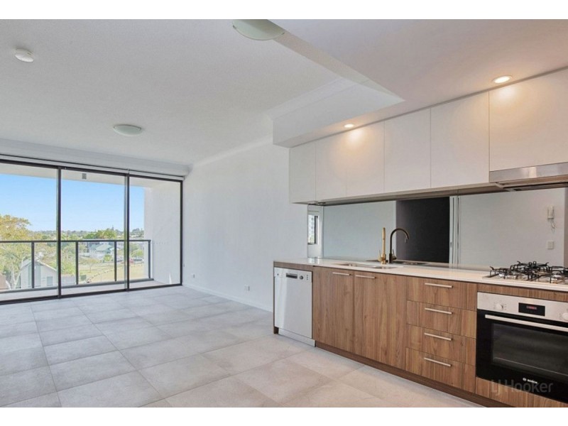 1105/372-374 Marine Parade, Labrador QLD 4215