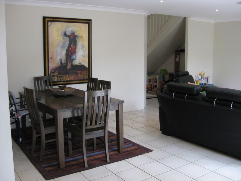 2/8-10 Gordon Street, Labrador QLD 4215