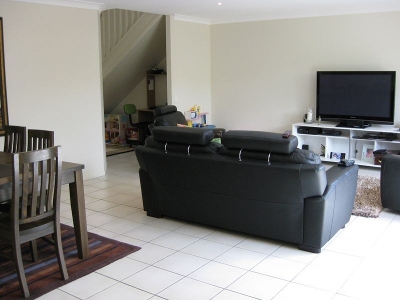 2/8-10 Gordon Street, Labrador QLD 4215
