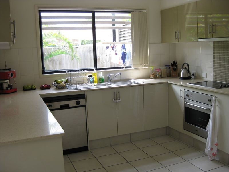 2/8-10 Gordon Street, Labrador QLD 4215