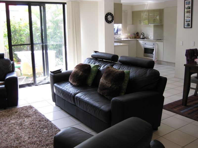 2/8-10 Gordon Street, Labrador QLD 4215