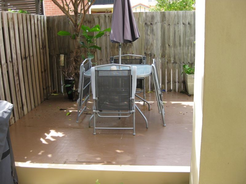 2/8-10 Gordon Street, Labrador QLD 4215