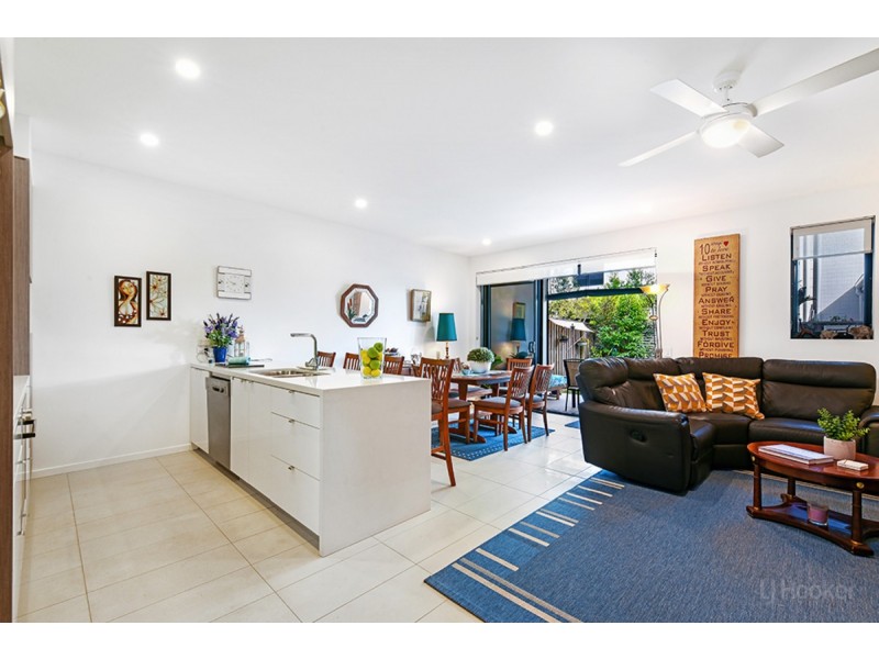 16 Sorrento Street, Hope Island QLD 4212