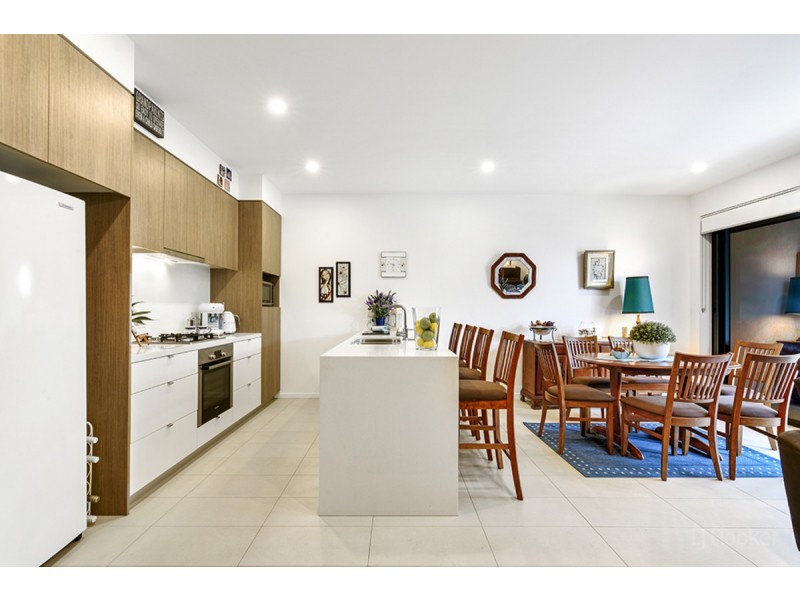 16 Sorrento Street, Hope Island QLD 4212