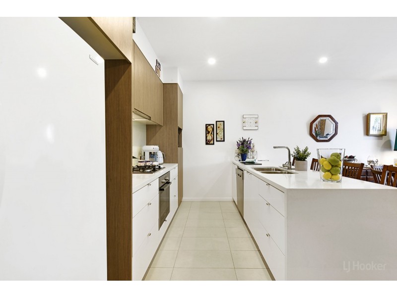 16 Sorrento Street, Hope Island QLD 4212