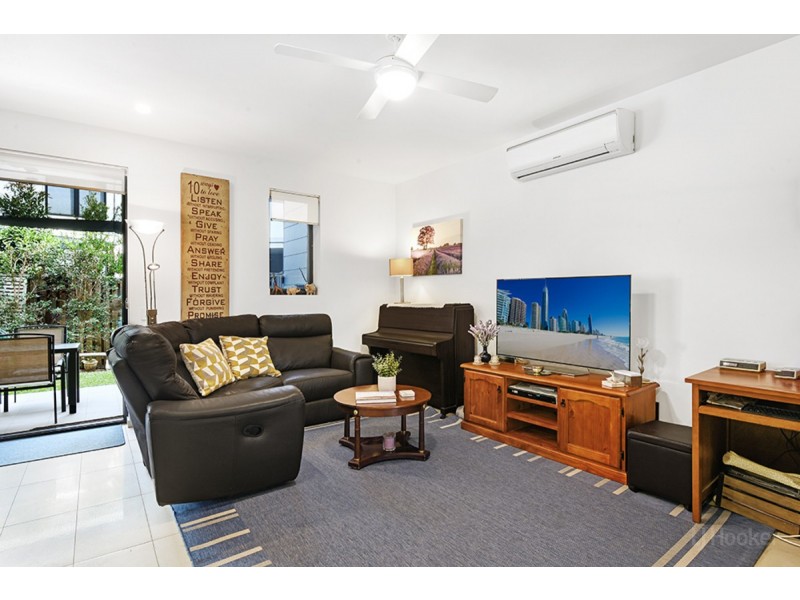 16 Sorrento Street, Hope Island QLD 4212