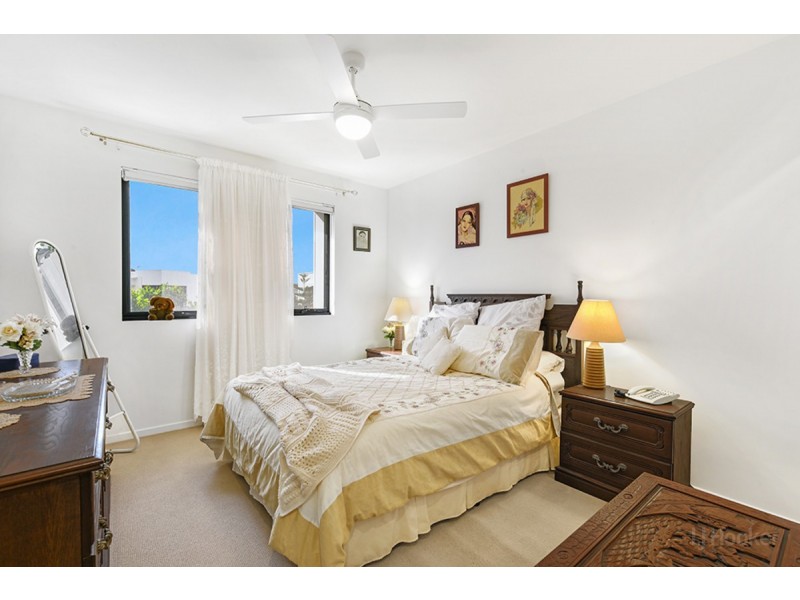 16 Sorrento Street, Hope Island QLD 4212