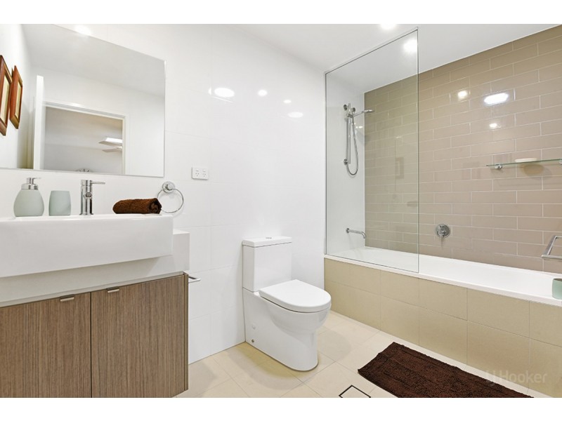 16 Sorrento Street, Hope Island QLD 4212