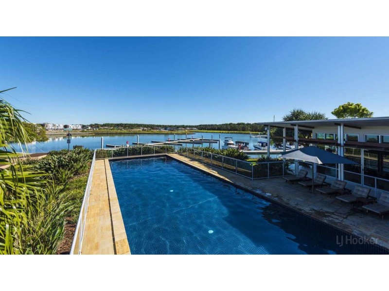 16 Sorrento Street, Hope Island QLD 4212