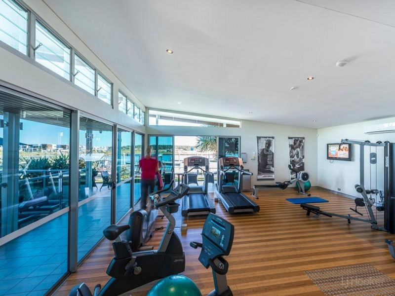 16 Sorrento Street, Hope Island QLD 4212