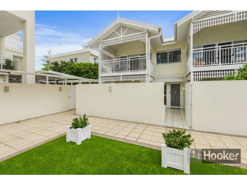 1/212-214 Marine Parade, Labrador QLD 4215