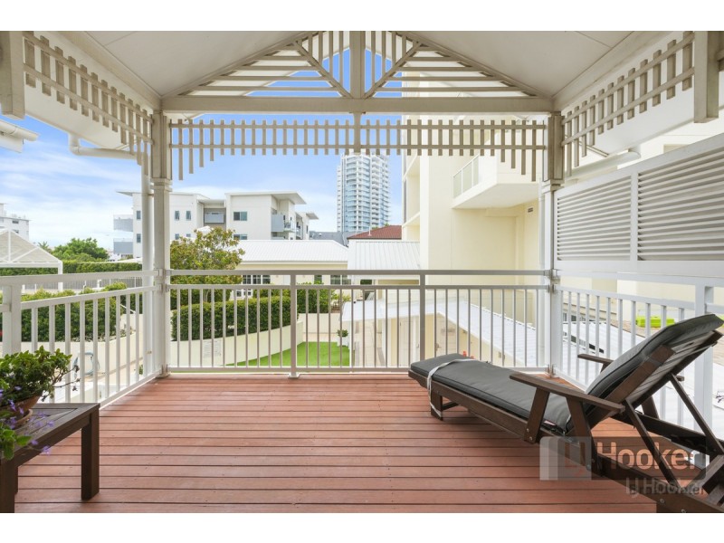 1/212-214 Marine Parade, Labrador QLD 4215