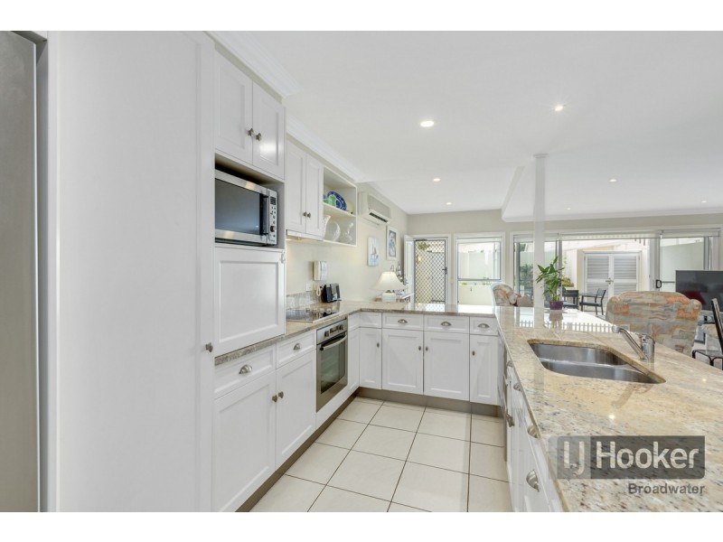 1/212-214 Marine Parade, Labrador QLD 4215