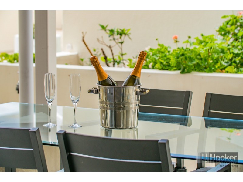 1/212-214 Marine Parade, Labrador QLD 4215