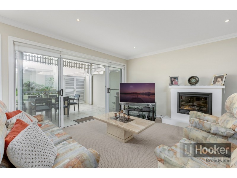 1/212-214 Marine Parade, Labrador QLD 4215