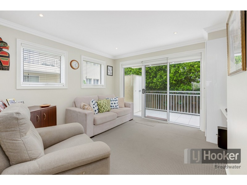 1/212-214 Marine Parade, Labrador QLD 4215