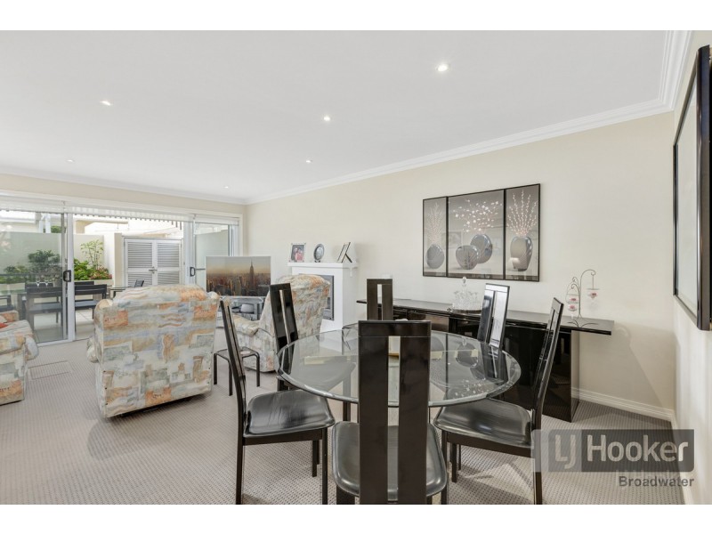 1/212-214 Marine Parade, Labrador QLD 4215