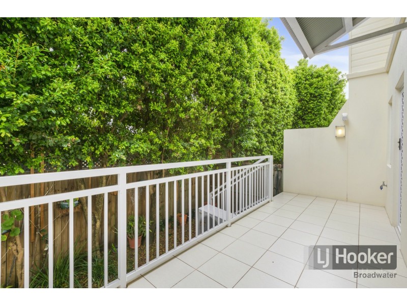 1/212-214 Marine Parade, Labrador QLD 4215