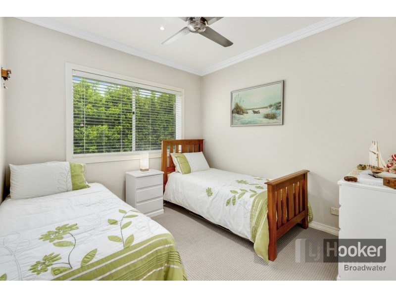 1/212-214 Marine Parade, Labrador QLD 4215