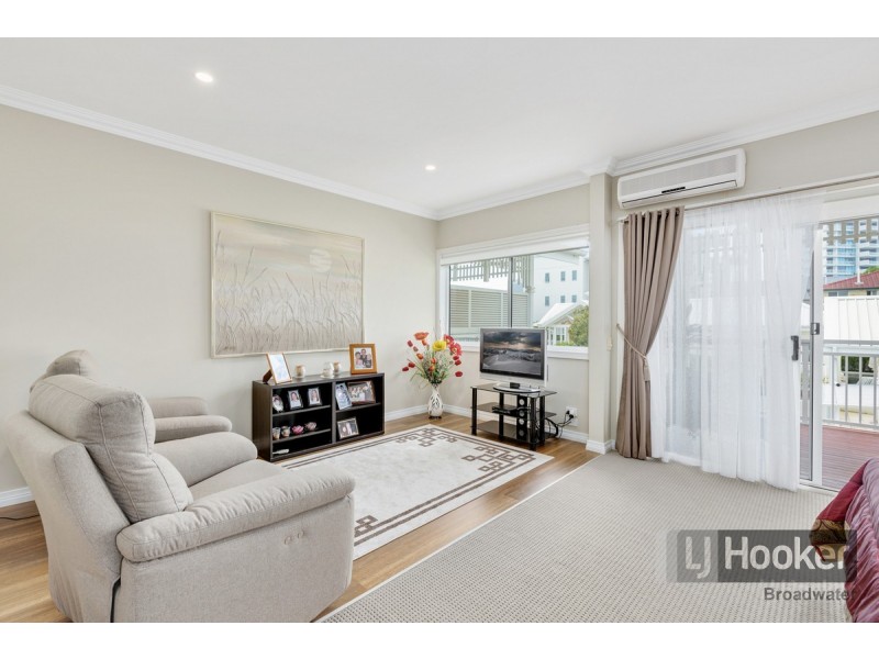 1/212-214 Marine Parade, Labrador QLD 4215
