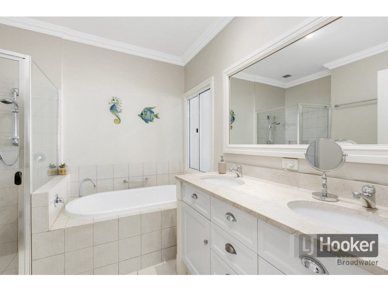 1/212-214 Marine Parade, Labrador QLD 4215