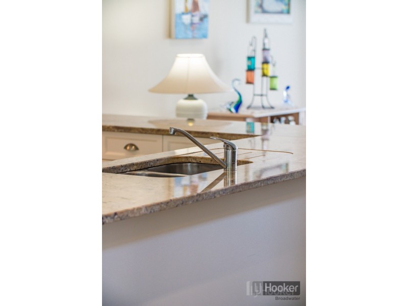 1/212-214 Marine Parade, Labrador QLD 4215