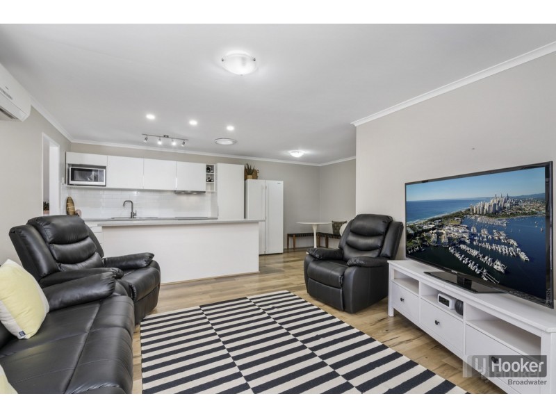 1/179 Olsen Avenue, Labrador QLD 4215