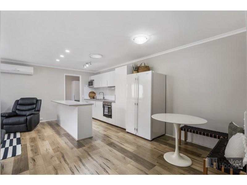 1/179 Olsen Avenue, Labrador QLD 4215