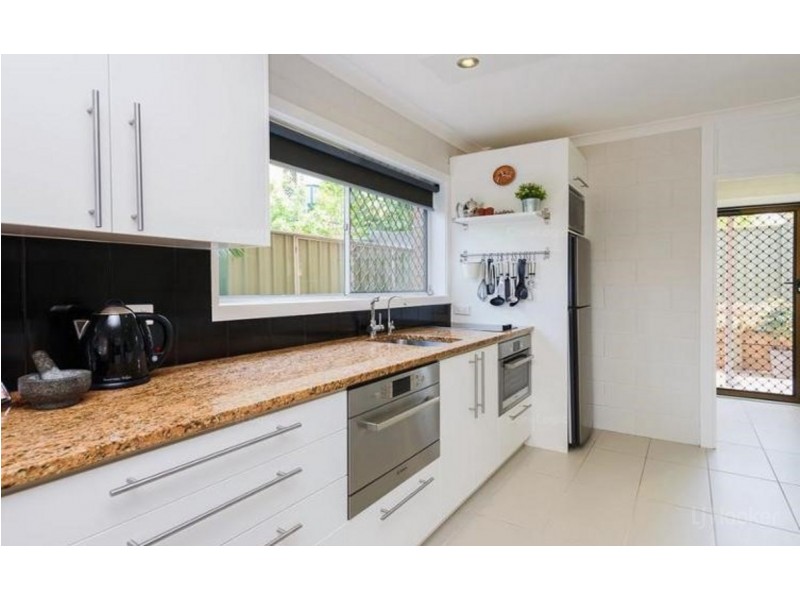 1/8 Labrador Street, Labrador QLD 4215