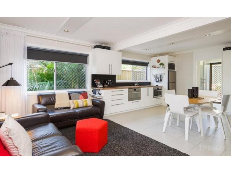 1/8 Labrador Street, Labrador QLD 4215