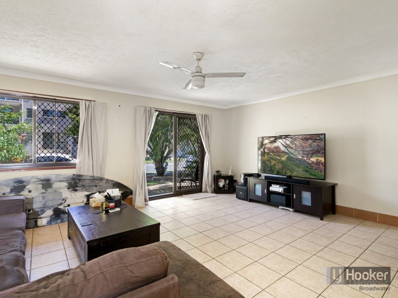2/9 Bradford Street, Labrador QLD 4215