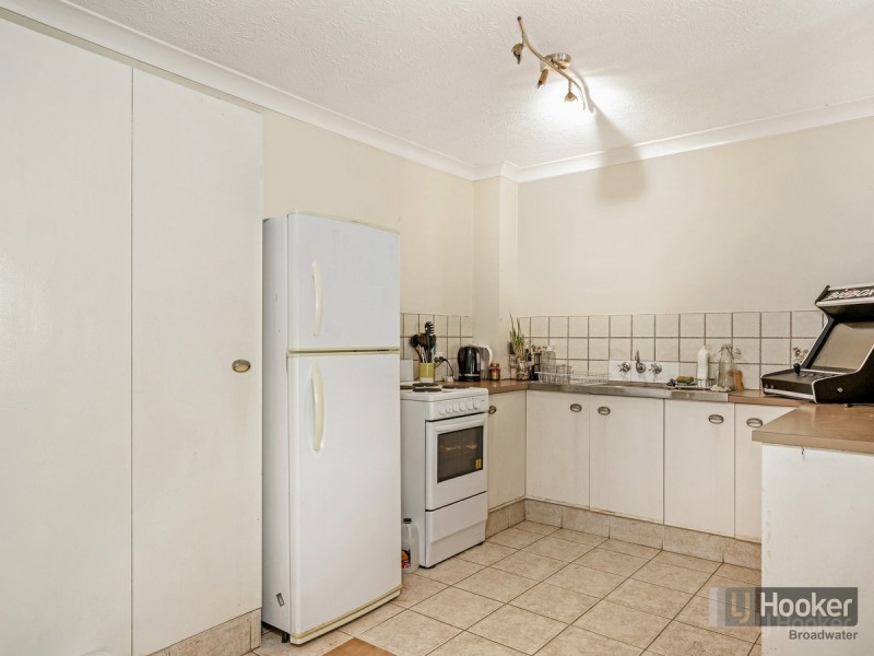 2/9 Bradford Street, Labrador QLD 4215