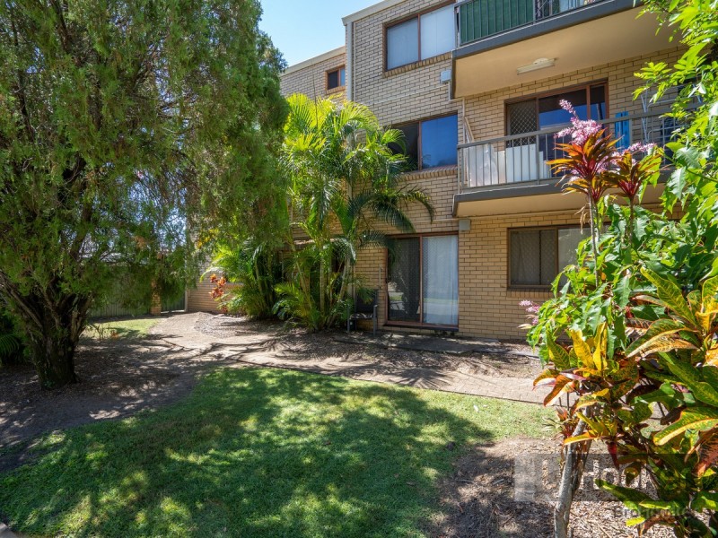 2/9 Bradford Street, Labrador QLD 4215