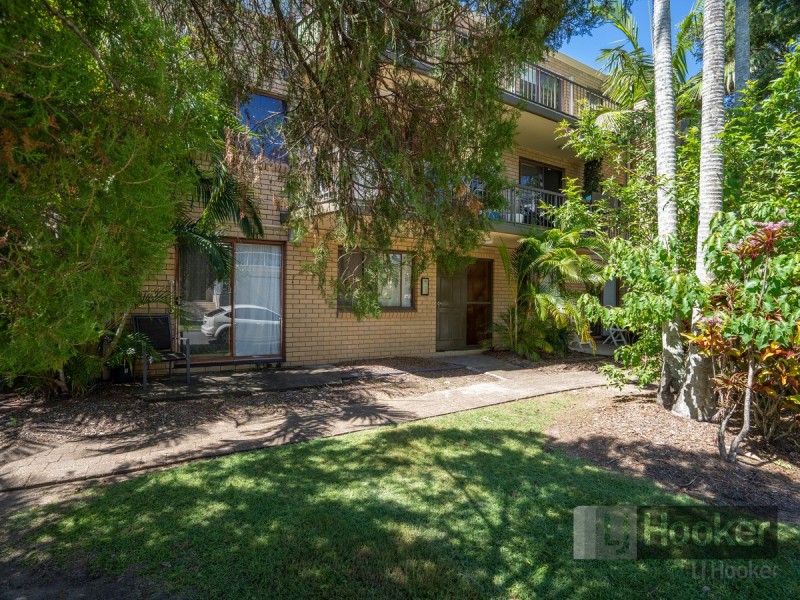 2/9 Bradford Street, Labrador QLD 4215