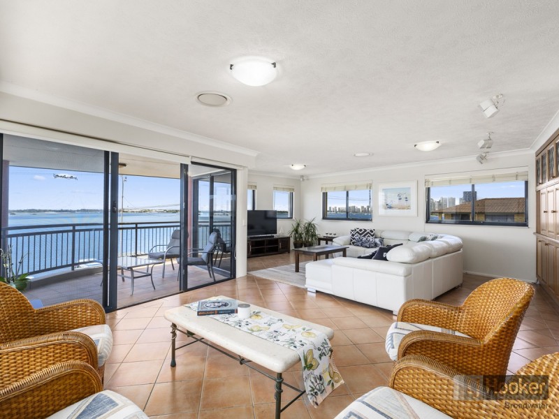 9/274 Marine Parade, Labrador QLD 4215