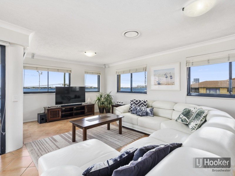 9/274 Marine Parade, Labrador QLD 4215