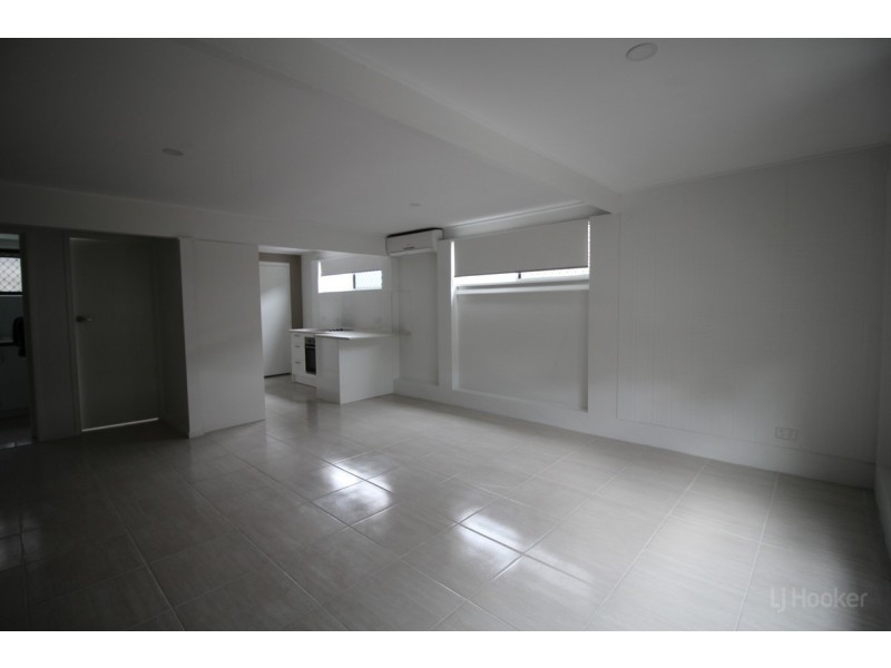 1a/56 Imperial Parade, Labrador QLD 4215